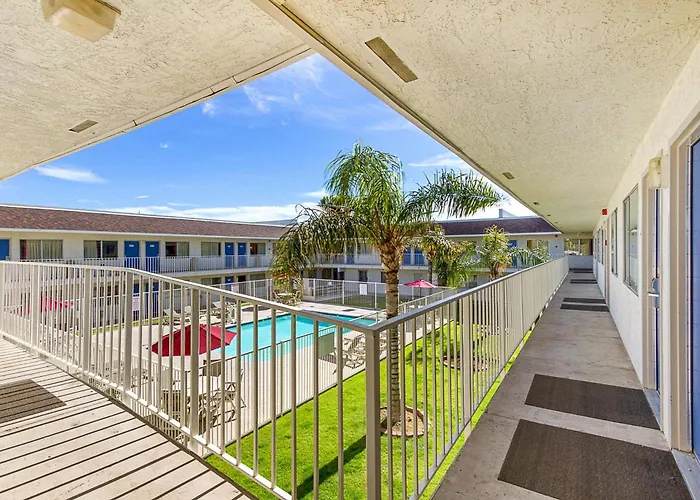 6-phoenix, Az - North Bell Road