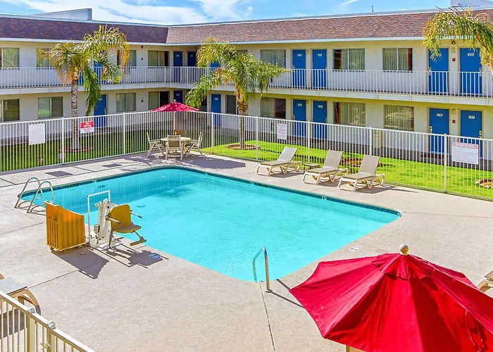 Hotel 6-phoenix, Az - North Bell Road