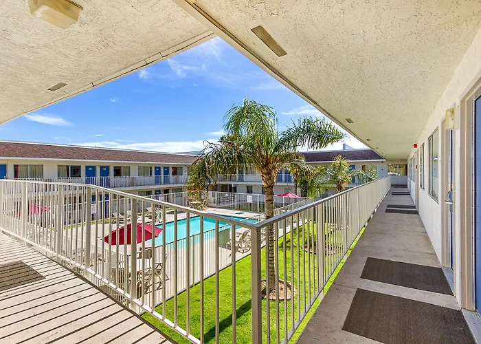 6-phoenix, Az - North Bell Road