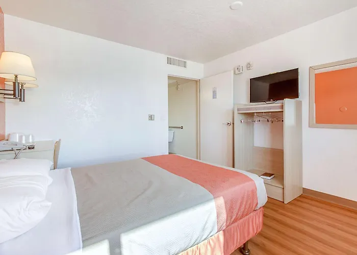 6-phoenix, Az - North Bell Road 3*