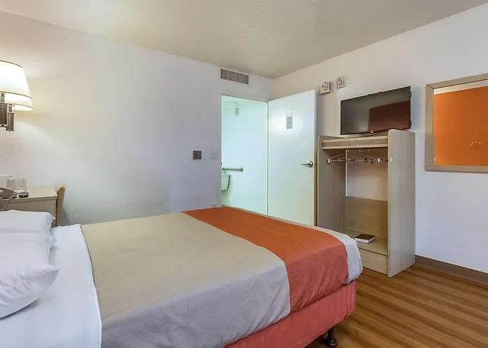 Hotel 6-phoenix, Az - North Bell Road