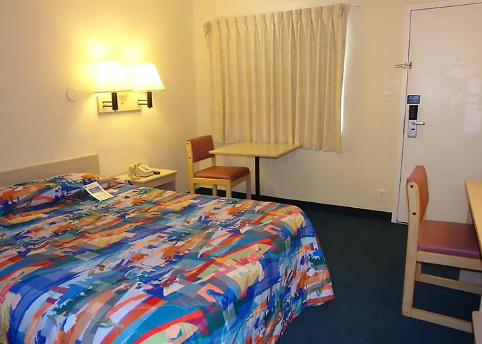 Hotel 6-phoenix, Az - North Bell Road 3*